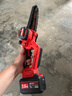 德力西电气无刷电链锯充电式锂电单手家用小型手持电动锯户外电锯电动农具 无刷8寸7.5AH两电+2链条 实拍图
