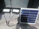远盛达太阳能照明灯户外庭院灯家用投光灯光伏太阳灯室外防水路灯大功率 一拖二40000-W+光照400㎡+10米线 升级加强高配置+电量显示 实拍图