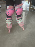 乐秀（ROADSHOW）轮滑鞋儿童溜冰滑冰鞋可调男女童专业轮滑鞋6-12岁初学RX1S滑轮鞋 【锁轮款】粉色R8套装送礼包 S 小码(28-31适合2-5岁) 实拍图