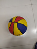 361°篮球中小学训练室内外耐磨5号橡胶儿童玩具篮球 红黄蓝 实拍图