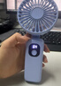 卡培登 手持小风扇 多功能智能数显5挡大风力风扇便携迷你充电风扇办公室宿舍桌面户外可用 H01白色 实拍图