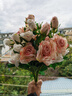 京东鲜花法式复古油画焦边玫瑰客厅餐桌高级仿真假花手捧花束婚礼拍照道具 实拍图