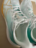特步两千公里三代跑鞋男子运动鞋网面透气轻便减震耐磨体考男跑步鞋 经典白/淡果绿/水鸭青 41.5 (260mm) 新法码42（男） 实拍图