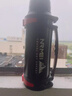 恩尔美（nRMEi）保温杯壶大容量户外72小时长效保温瓶男家用热水瓶车载便携旅行壶 磐石黑2000ml【72小时保温+提手+背带】 实拍图