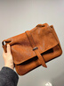 裘真复古001邮差包女单肩通勤大容量斜挎包植鞣头层牛皮包 焦糖色-中号 实拍图