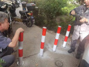钢管警示柱镀锌红白交通固定防撞柱路障柱隔离防撞杆挡车固定立柱防撞柱 固定款镀锌立柱76*600*1.5 红白贴膜 实拍图