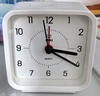 得力儿童节礼物方形简约指针闹钟柔光夜灯台式时尚座钟起床神器 开学升学季必备礼物 白色8851开学礼物 实拍图