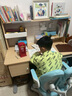 坐得正 儿童学习桌椅套装儿童书桌学生学习桌可升降实木家用课桌写字桌 1.2m桌带层板灯+自动追背椅蓝 天然实木 实拍图