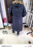 君羽户外羽绒服女【断码清仓】800蓬鹅绒服防寒保暖羽绒衣F52058 岩黑 2XL 推荐131-140 实拍图
