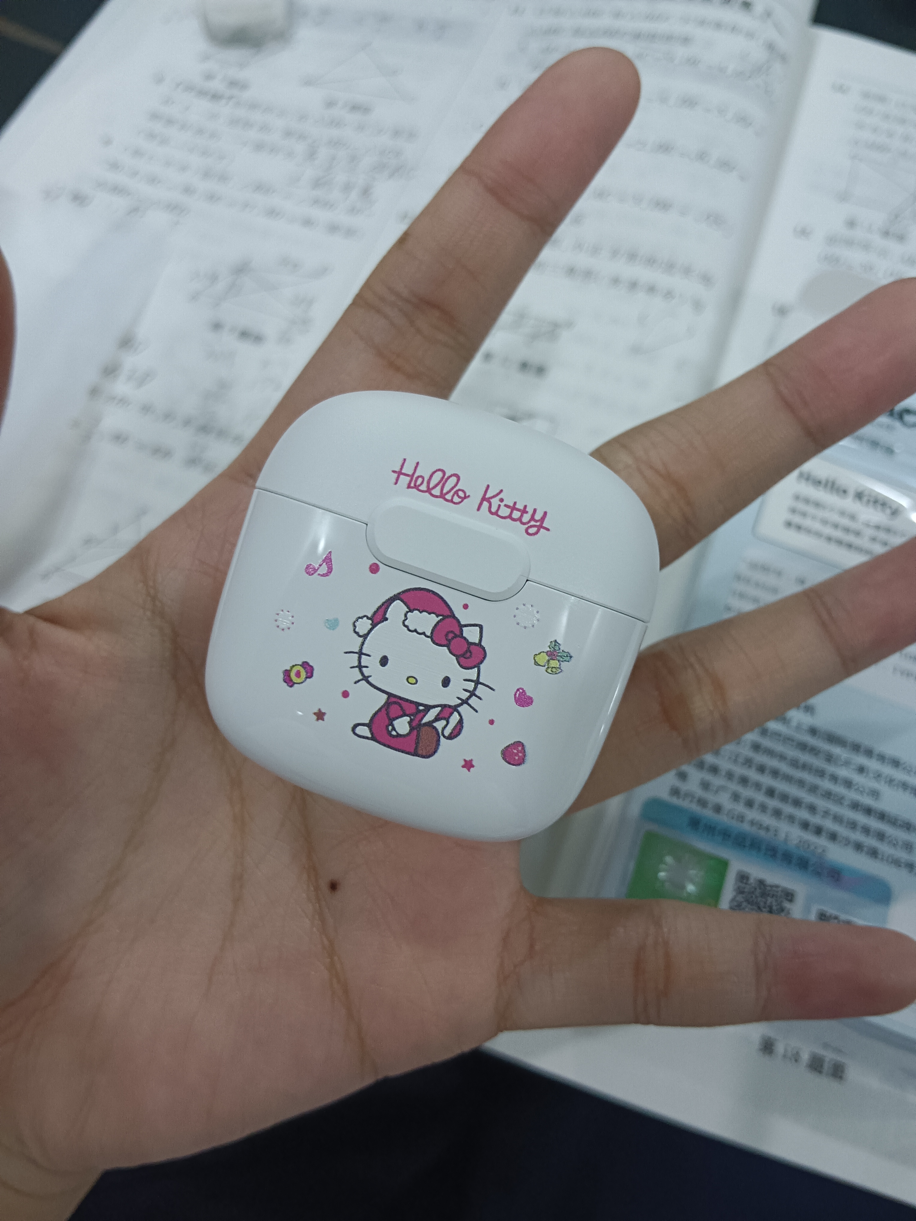 三丽鸥Hello Kitty蓝牙耳机半入耳式无线超长续航大电量HIFI音质通话降噪蓝牙5.3运动耳机适用华为苹果 白色凯蒂猫【蓝牙5.3+音画同步】 实拍图