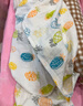 洁丽雅纯棉纱布婴儿浴巾超柔软瞬吸水洗澡巾纱布幼儿童宝宝新生婴儿用品 【夏季款】 菠萝缤纷 3层65*90cm 实拍图