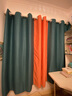 梦达莱全遮光窗帘成品免打孔安装罗马杆一整套卧室定制客厅防风保暖遮阳 拼接款：孔雀蓝+橘色 适用宽3.1-3.6米【窗帘高2.5米】 实拍图