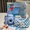 富士（FUJIFILM）mini12自带美颜拍立得相机花与她礼盒版含花花相纸迷你7+/se/90/99胶片相机升级版 绣球蓝【花与她礼盒】 套餐二【标配套餐共20张相纸+水晶壳+升级版礼包】 实拍图