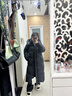 波司登（BOSIDENG）【反季】泡芙羽绒服女款长款脱卸帽新国标90绒商场同款运动外套 【店长推荐】幻夜黑-自然光8633 XS 155/80A 110斤以内 充绒289g 实拍图