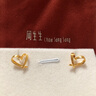 周生生永系列 小桃心黄金耳钉 足金爱心心形线条百搭耳饰 68738E定价 实拍图