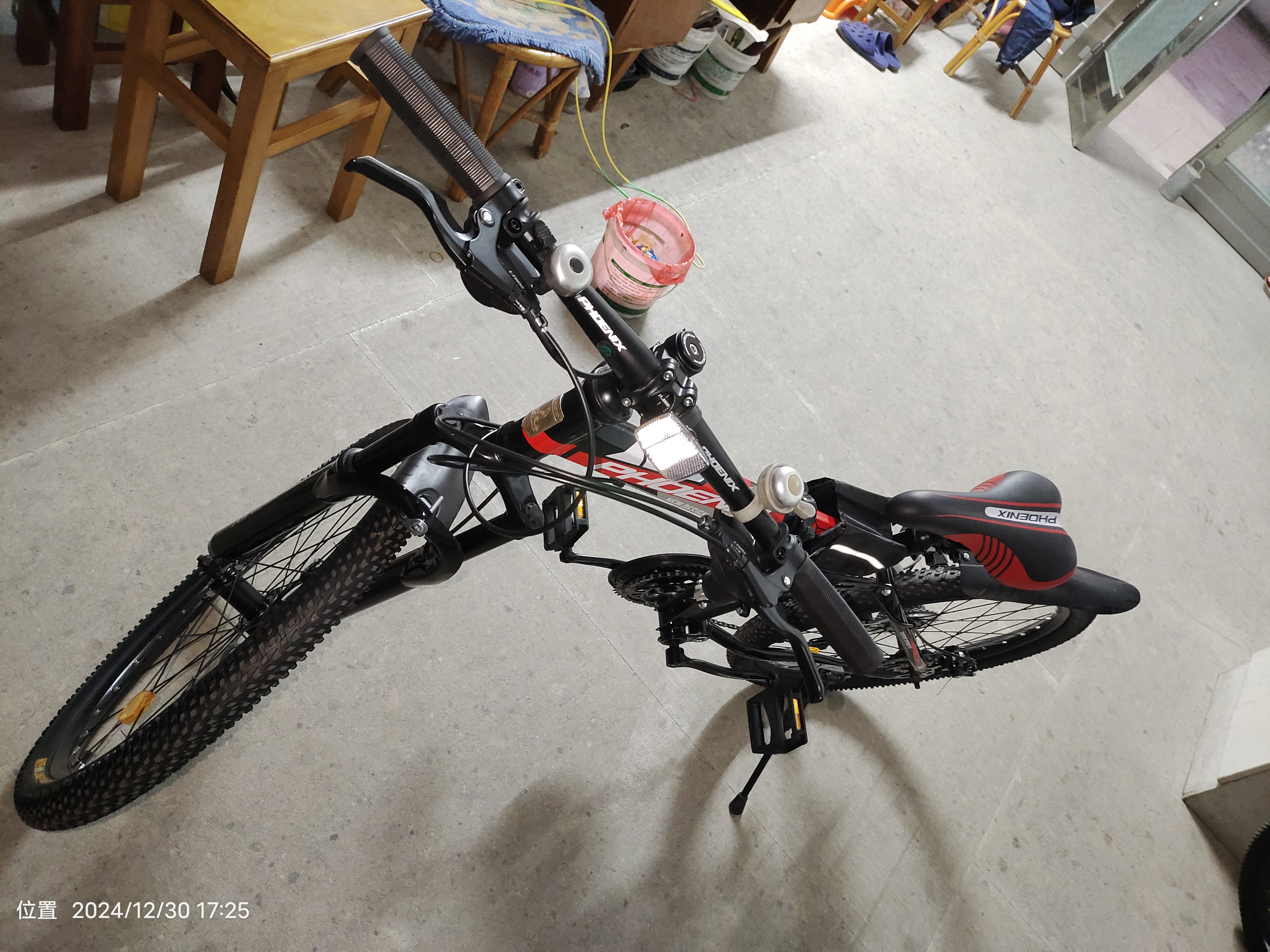 凤凰（Phoenix）折叠自行车成人男女山地车12岁到18岁变速单车骑行城市代步土坡车 95%免装/折叠双避震【辐条轮/全轴承】黑红 24寸-27速【身高145-168cm】 实拍图