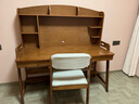 风叶青青北欧实木书桌椅套装可升降小学生学习桌写字桌卧室家用办公电脑桌 实木书桌+B款扶手椅（胡桃色） 140cm*60cm*75cm双抽屉 实拍图