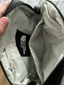 The North Face北面背包通用款户外运动通勤轻便单肩包81BV 黑色/白色/LA9 7升 实拍图