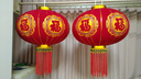 菲享 新年灯笼大门挂的2025一对植绒大红灯笼全家福过年阳台led灯挂饰 100#【适合大门/门面】+感光灯 【七彩金福字大红灯笼，一对装】 实拍图