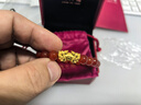 周大福红玉髓双头貔貅福字黄金弹力绳手链/手串 EOR110 实拍图
