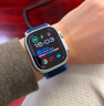 Apple/苹果 Watch Ultra 2 智能手表GPS+蜂窝款49 毫米原色钛金属表壳蓝色野径回环式表带S/M MXDF3CH/B 实拍图