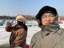 SooGree滑雪镜滑雪护目镜骑行防风镜户外登山眼镜男女儿童滑雪装备护具 儿童款白框炫彩（3-8岁适用） 实拍图