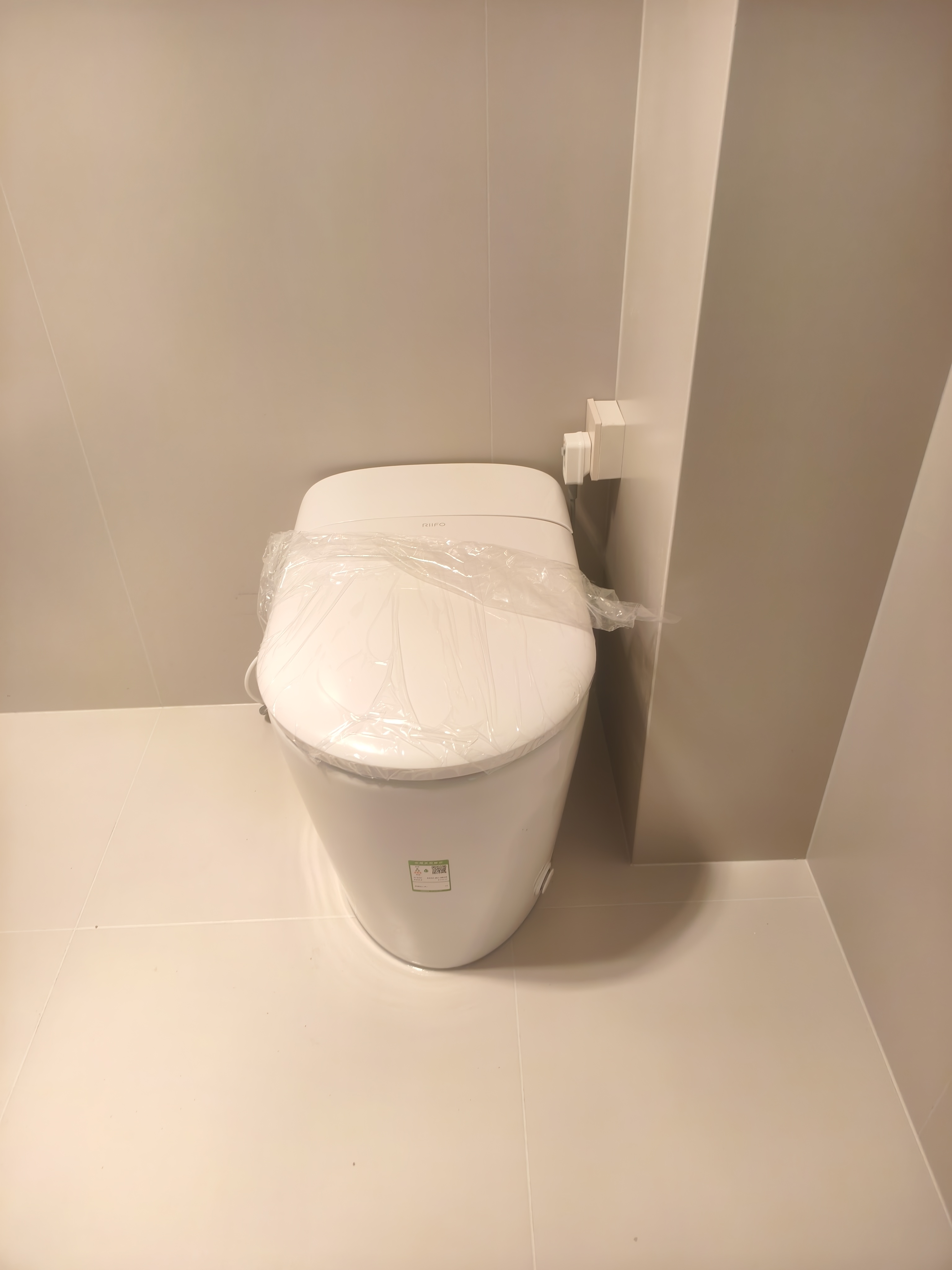 日丰智能马桶一体机58cm带水箱家用小户型无水压限制自动坐便器小旋风 2142-2全智能丨送遥控器+无棱内壁+自动清洗 距离390以上丨400坑距 400mm 实拍图