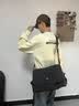回力斜挎包男帆布复古休闲大容量挎包新款男士旅行学生上课时尚单肩包 黑色【灰色青蛙挂件】 实拍图
