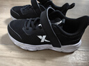 特步（XTEP）跑鞋童鞋儿童运动鞋透气男女童大小童跑步鞋透气软底跑鞋 黑/新白色【密网27-40】 32 码 实拍图