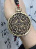 山迪九宫八卦牌黄铜五爷唐卡吊坠西藏莲师本命年项链生肖钥匙腰牌挂件 九宫八卦牌吊坠-红绳款 实拍图