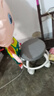 家用万向轮美缝凳子带轮旋转擦地矮凳美甲修脚凳滑轮带娃学走路凳 深灰色款 实拍图