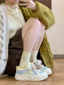 ACLNX卡通厚底板鞋女25年秋冬季新款加绒面包鞋复古学生百搭休闲运动鞋 黄兰色 单层 37 实拍图