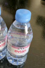 依云（evian）天然矿泉水 法国原装进口饮用水 瓶装水 【玻璃瓶】充气330mL*20瓶 实拍图