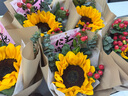 鲜花情同城配送速递单支玫瑰花康乃馨向日葵郁金香鲜花公司用花束 单支向日葵红豆鲜花（10束起送） 同城配送 支持预约日期 实拍图