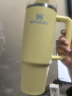 STANLEY巨无霸吸管杯水杯保温杯大容量办公车载不锈钢杯子887ML-柚黄 实拍图