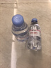 依云矿泉水法国进口小瓶饮用天然矿泉水 山泉水包装随机发 依云330ml*24塑料瓶英文版 实拍图