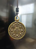 山迪九宫八卦牌黄铜五爷唐卡吊坠西藏莲师本命年项链生肖钥匙腰牌挂件 九宫八卦牌吊坠-红绳款 实拍图