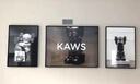 莫小邪   轻奢潮流kaws客厅装饰画芝麻街公仔沙发背景墙挂画暴力熊床头壁画北欧大气简约潮牌三联挂画 莫小邪085 中间40*30+左右20*30布纹膜三联画 黑边 实拍图