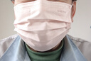 维德（WELLDAY）一次性医用外科口罩挂耳式三层无菌级防病毒细菌秋冬季透气防风 【医用外科灭菌】粉色100只 实拍图