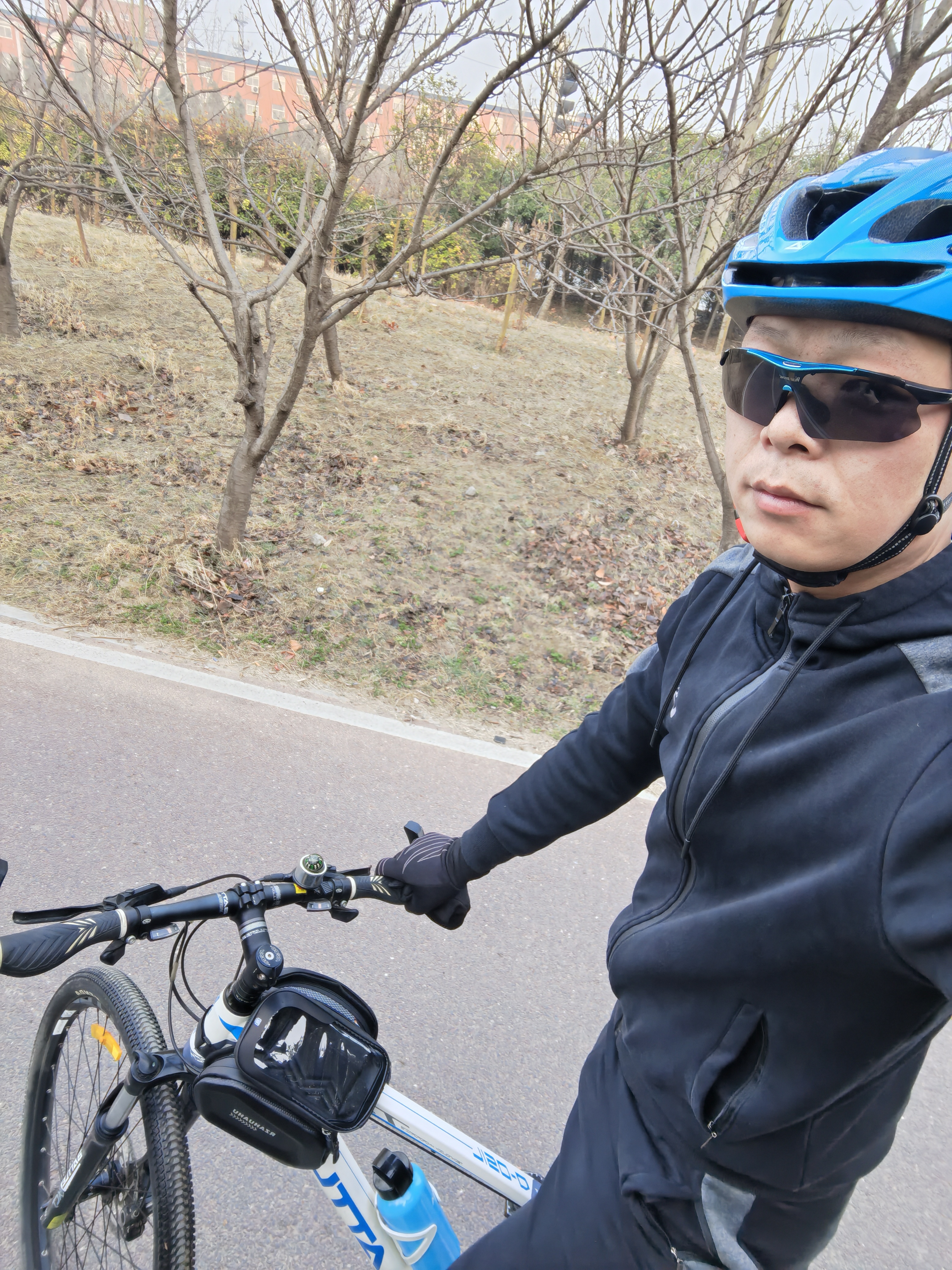 西骑者（WestBiking）骑行眼镜户外防风防尘抗冲击眼镜运动太阳镜抗紫外线护目镜平光镜 蓝色镜框-黑色镜片 实拍图