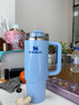 STANLEY巨无霸吸管杯水杯保温杯大容量办公不锈钢杯子887ML-矢车菊蓝 实拍图