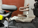 买梦人电动车儿童座椅前置可折叠电瓶自行车婴儿安全坐椅宝宝车前小坐护栏爱玛雅迪新日凳子骑车带娃神器 前置 螺丝固定 8个月-3岁 咖色-护栏款-可折叠 实拍图