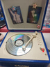 问加WHATPLUS  C300一体式CD机发烧友专辑播放器 复古CD播放机 唱片机造型 蓝牙音响 蓝牙cd机 生日礼物 C300克莱因蓝2代+正版CD 实拍图