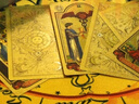 渔迈韦特塔罗牌正版全套2025新款PVC韦特经典塔罗牌tarot78张塑料防水 太阳背金箔色PVC+梅塔特隆水晶格桌布 实拍图