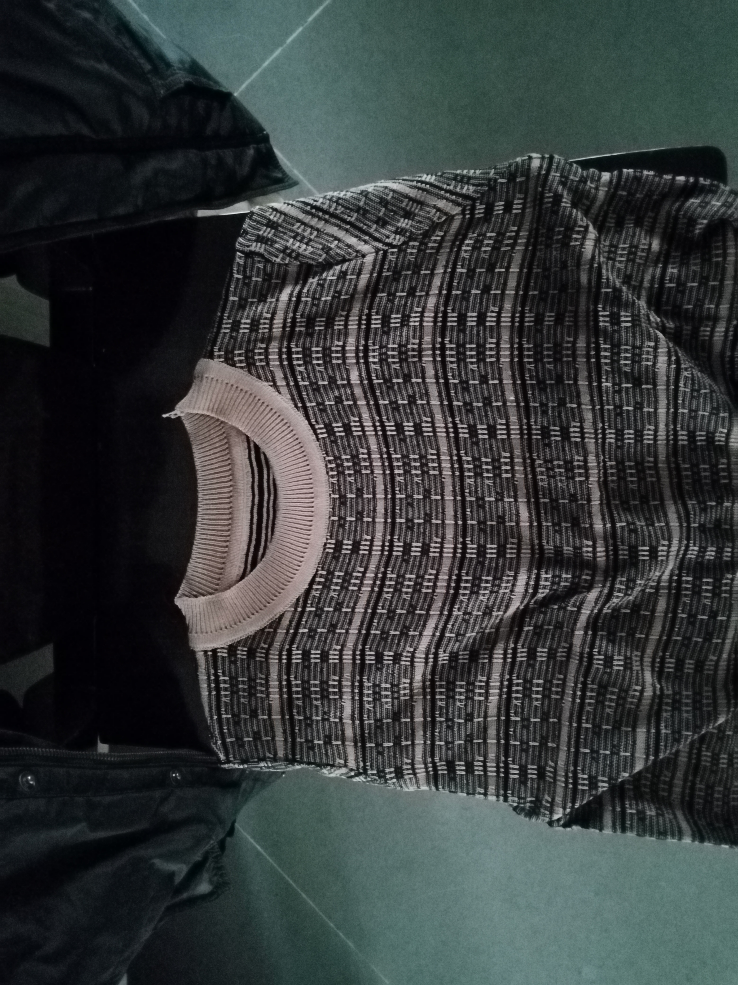 皮尔卡丹（pierre cardin）薄款冰丝短袖女士t恤2026新款设计感条纹宽松镂空针织打底衫 黑色 L 【105115斤】 实拍图