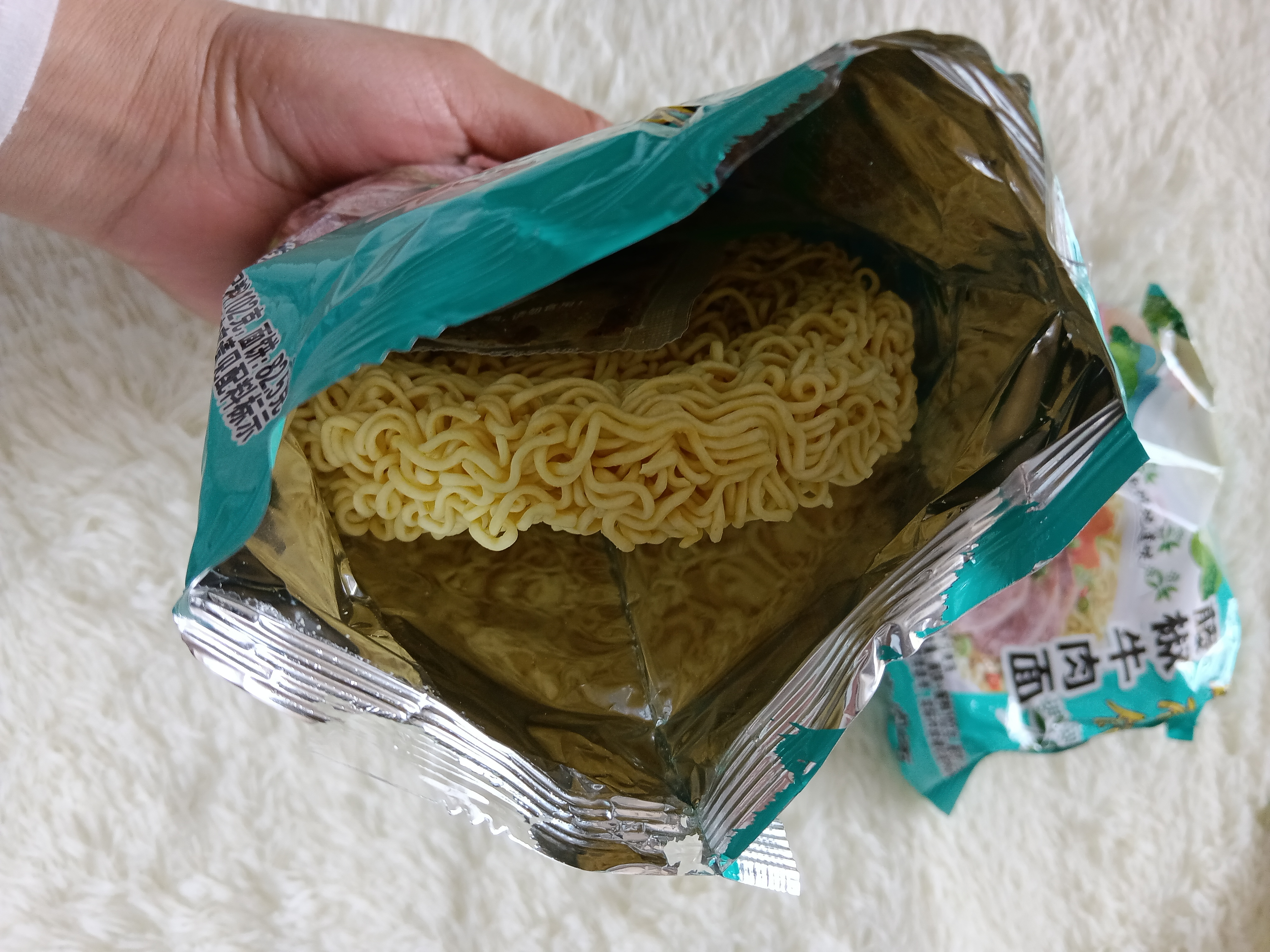 统一巧面馆藤椒泡椒酸菜方便面红烧牛肉面泡面速食拌面休闲食品 【5袋】藤椒牛肉面102g*5袋. 实拍图