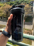 Blender Bottle 蛋白粉摇摇杯运动水杯 大容量塑料杯带刻度健身便携搅拌男士女生 Pro款tritan深黑色710ml 实拍图