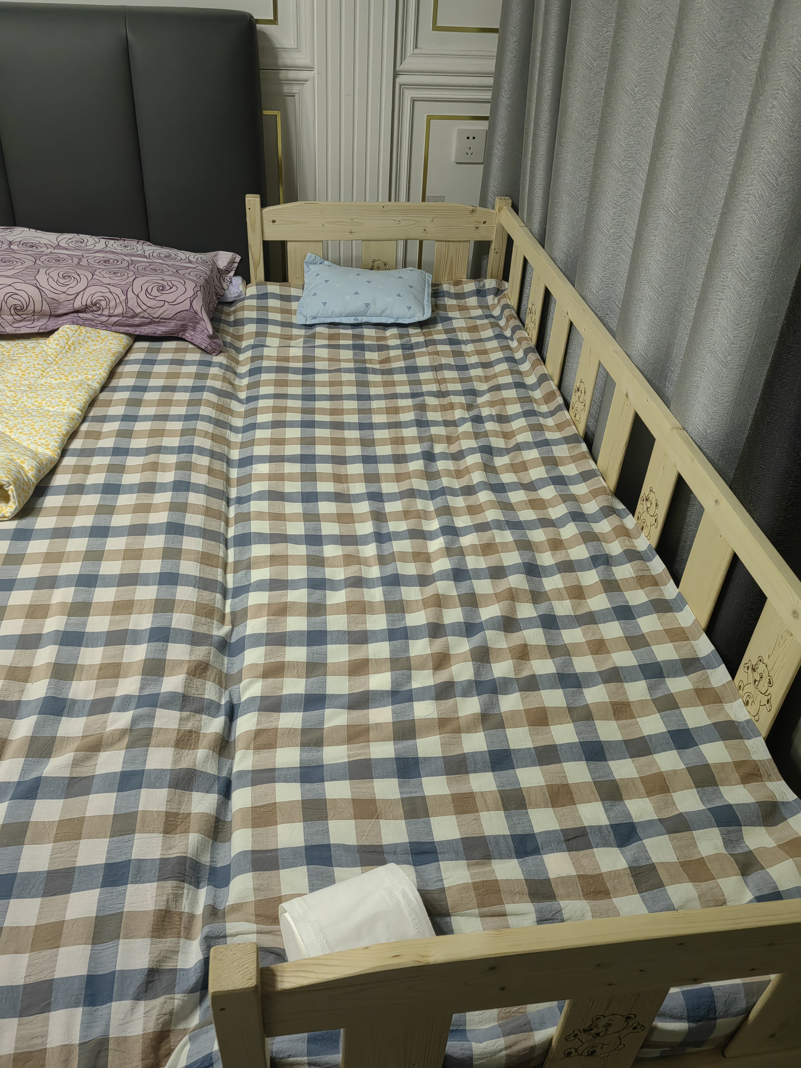 金客官可升降拼接床实木婴儿床加宽拼接大床小孩床边床拼接床 加厚 三面护栏+椰棕床垫 长200宽70高40cm（高度可调节） 实拍图
