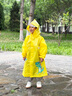 牧萌 儿童雨衣男女童带书包位宝宝幼儿园小学生雨鞋套装防水卡通雨披 活力黄恐龙 L码（建议身高105-115cm） 实拍图