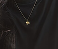 中国黄金（CHINA GOLD）蝴蝶结黄金吊坠在逃公主蝴蝶结吊坠项链女锁骨链生日送女朋友礼物 足金吊坠+K金链+玫瑰礼盒【约1.25g】 实拍图